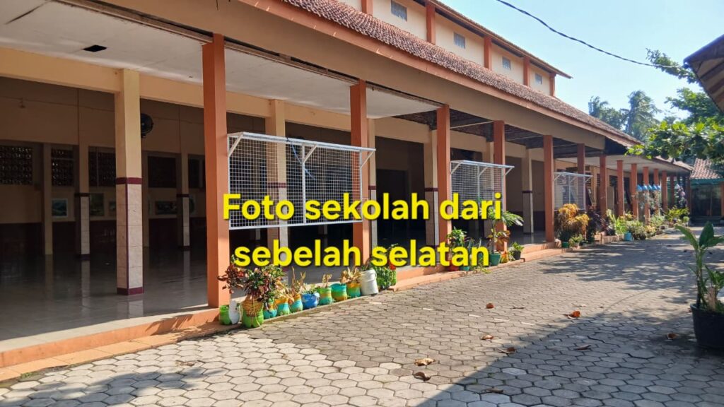 Foto sekolah dari sebelah selatan