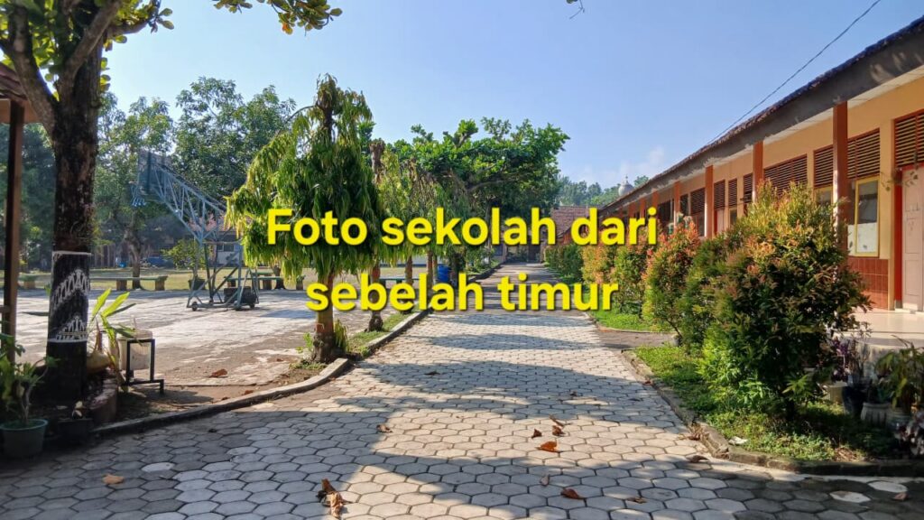Foto sekolah dari sebelah timur